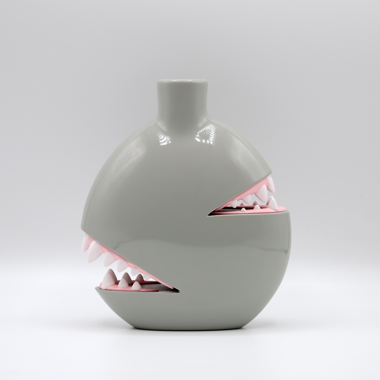 Biting Vase - Bright Gray