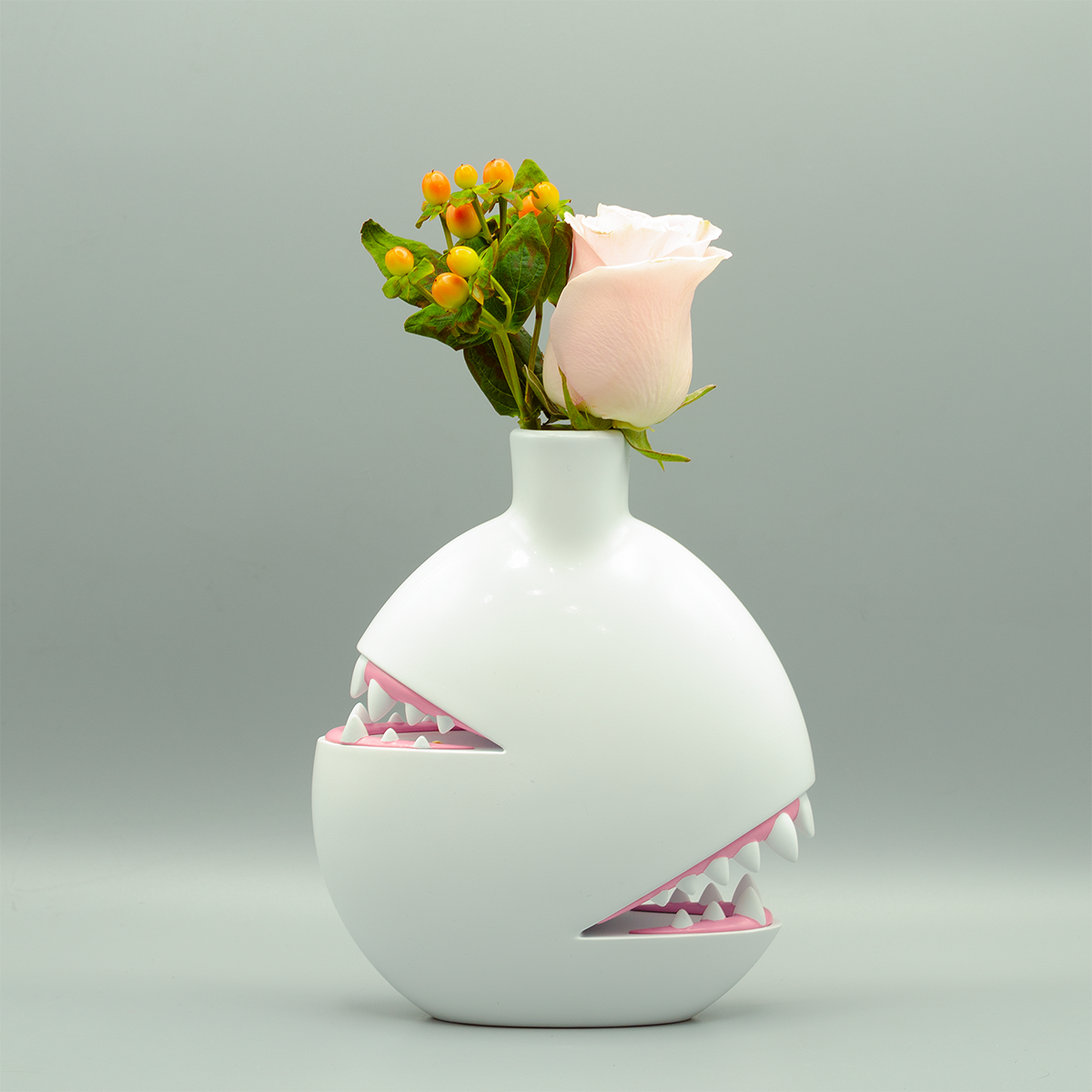 Biting Vase