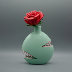 Biting Vase