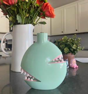 Biting Vase